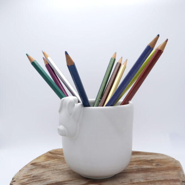 Pot à crayons avec un lapin décoratif blanc