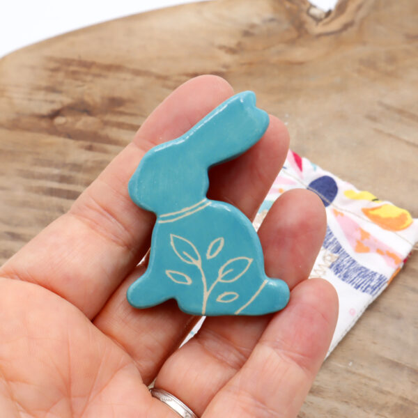 Magnet en forme de lapin turquoise Victoria Céramique