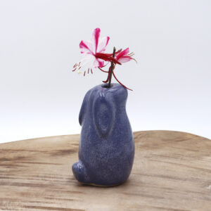 Vase en forme de lapin bleu en grès Victoria Céramique