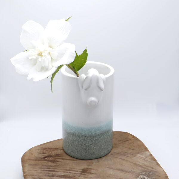 Vase cylindrique décoré d'un lapin en grès vert et blanc Victoria Céramique