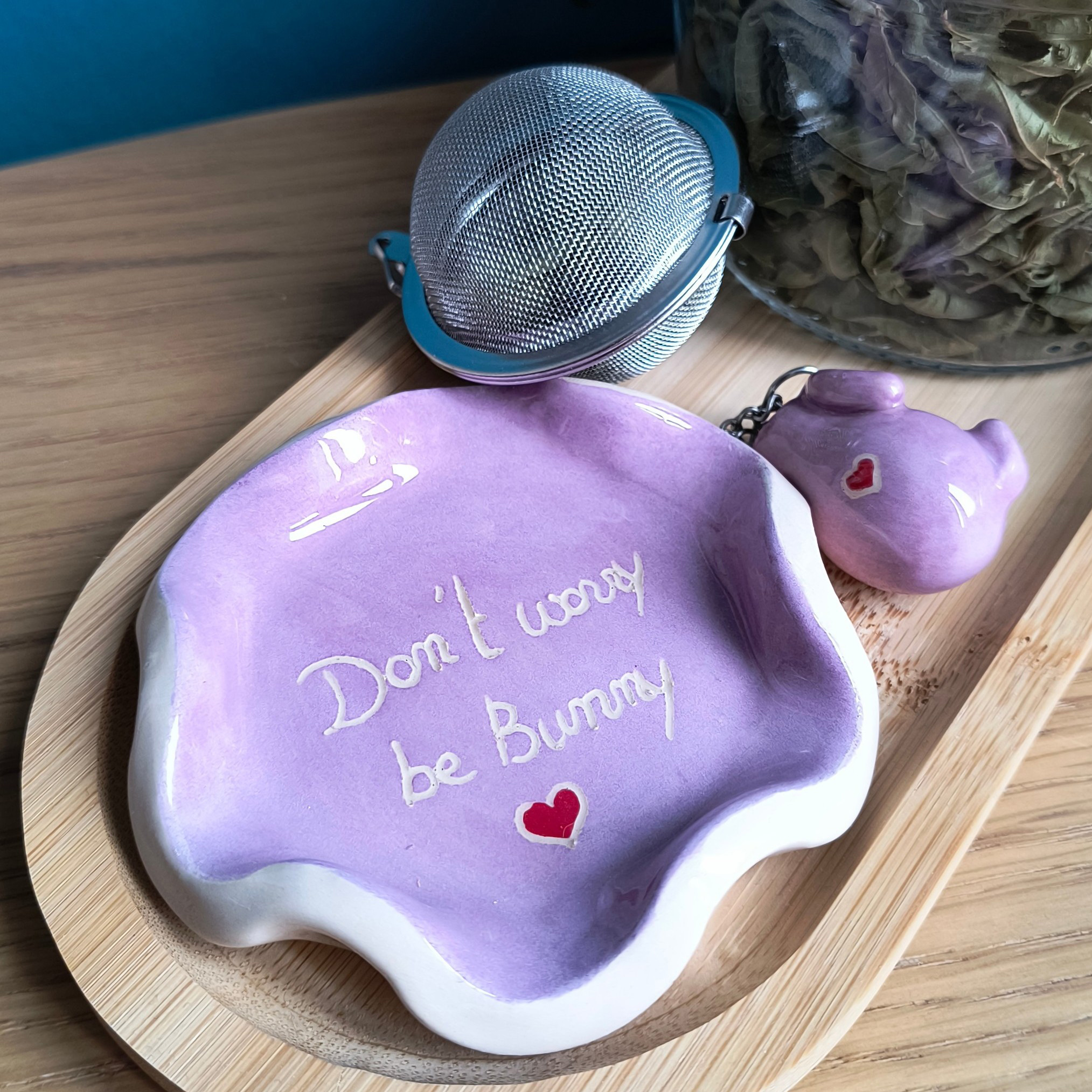 Ensemble pour boule à thé avec un lapin en céramique et un message