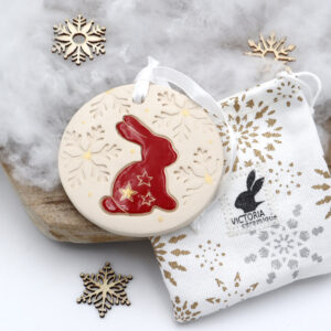 Diffuseur de parfum rond avec un lapin rouge édition de Noël Victoria Céramique