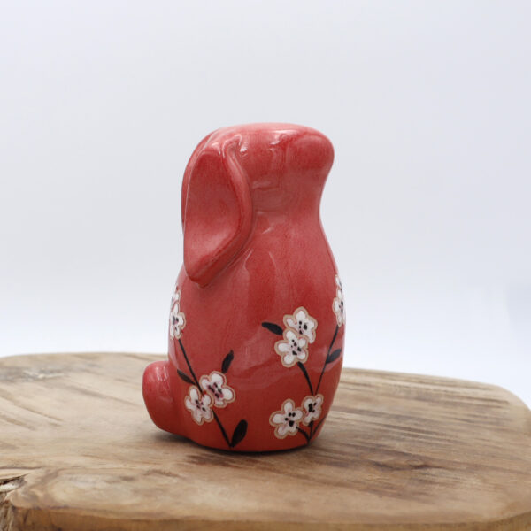 Lapin rose foncé fleuri en céramique Victoria Céramique