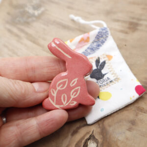 Magnet en forme de lapin rose Victoria Céramique