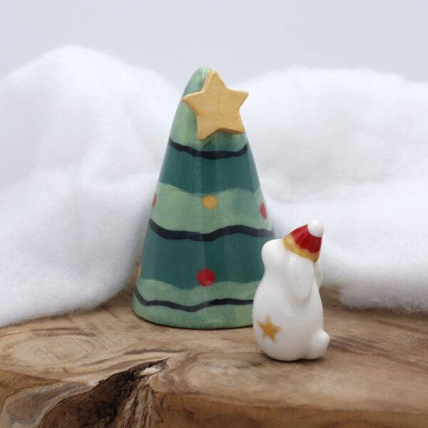 Sapin de Noël décoratif en céramique avec un lapin de Noël Victoria Céramique